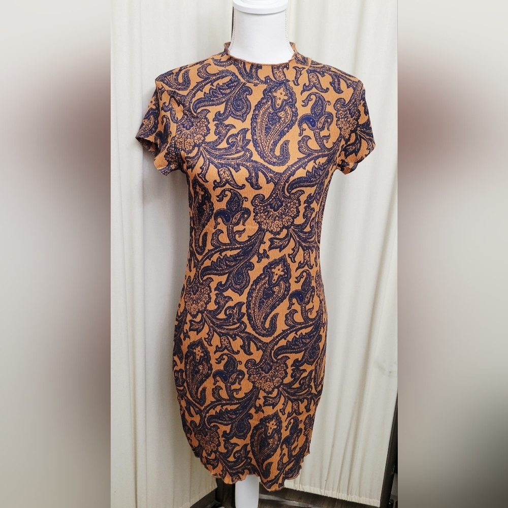 NWT Urban Outfitters Gold & Blue Paisley Print Shift Dress | Size Large - Picture 1 of 6